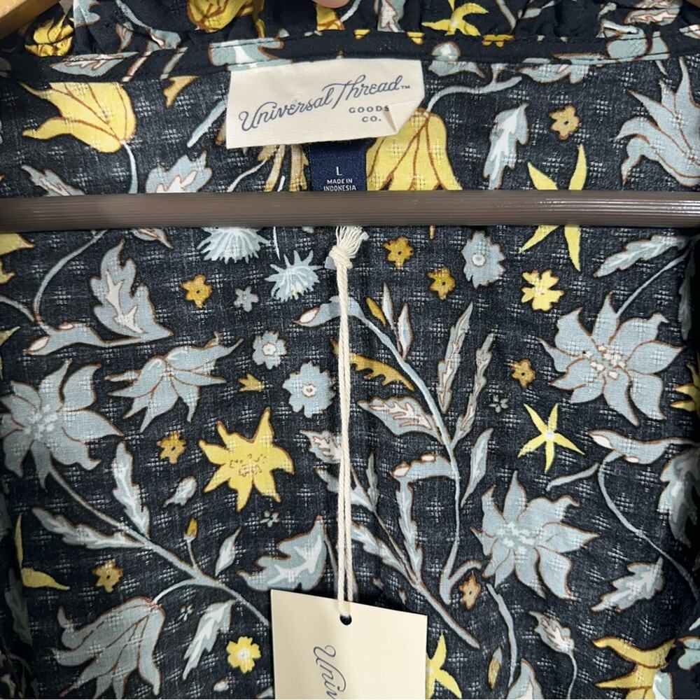 NWT Universal Thread Floral Wrap Top Size L - Picture 5 of 12